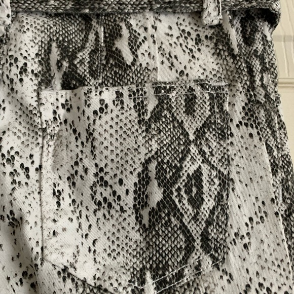 Akira Women’s Snake Print Belted Long Pants Size 5 - Picture 5 of 16